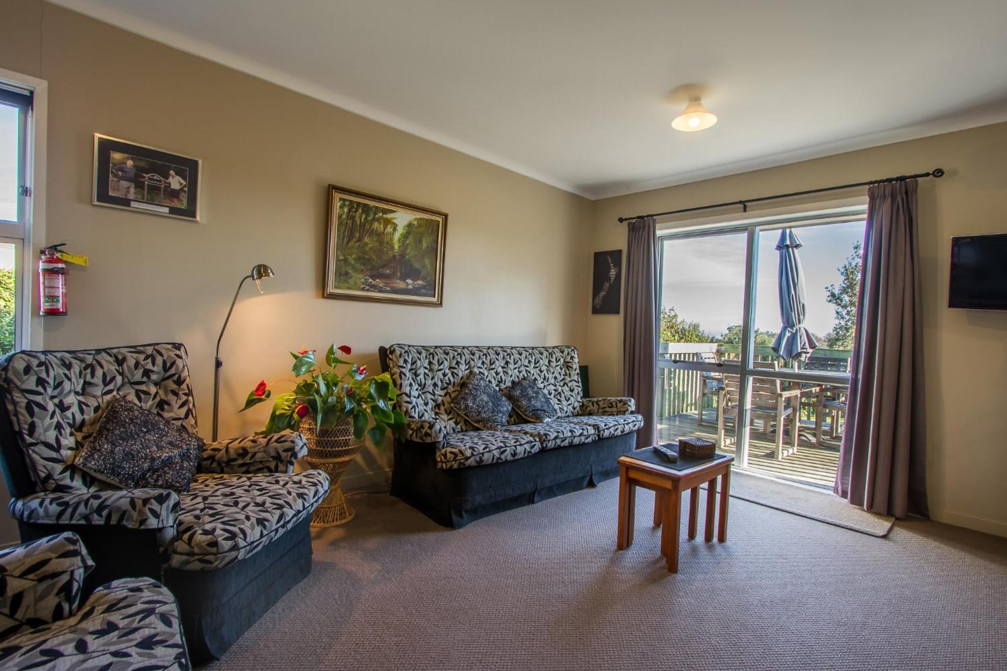 The Nunnery Hotel Te Aroha Exterior photo