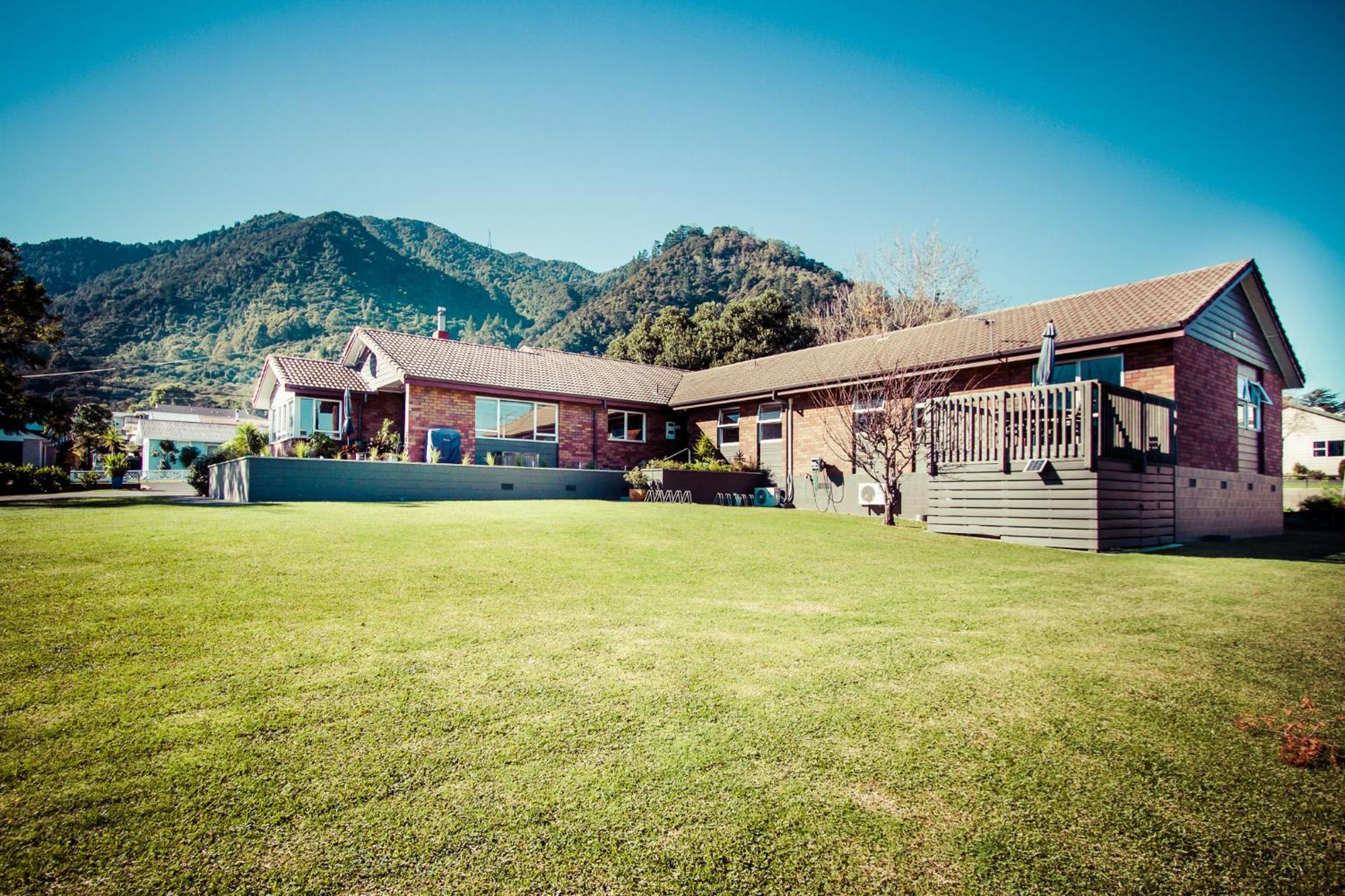 The Nunnery Hotel Te Aroha Exterior photo