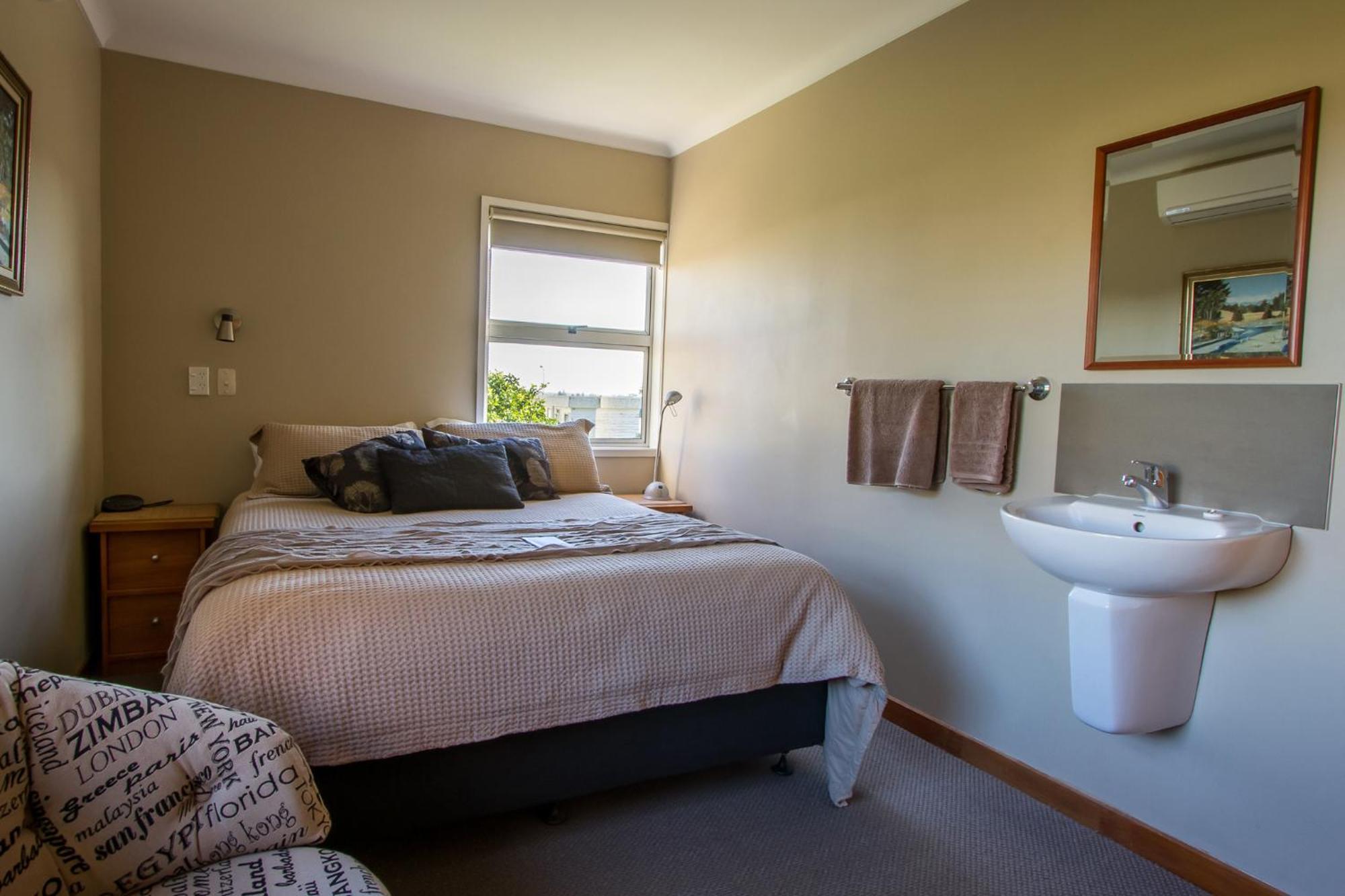 The Nunnery Hotel Te Aroha Exterior photo