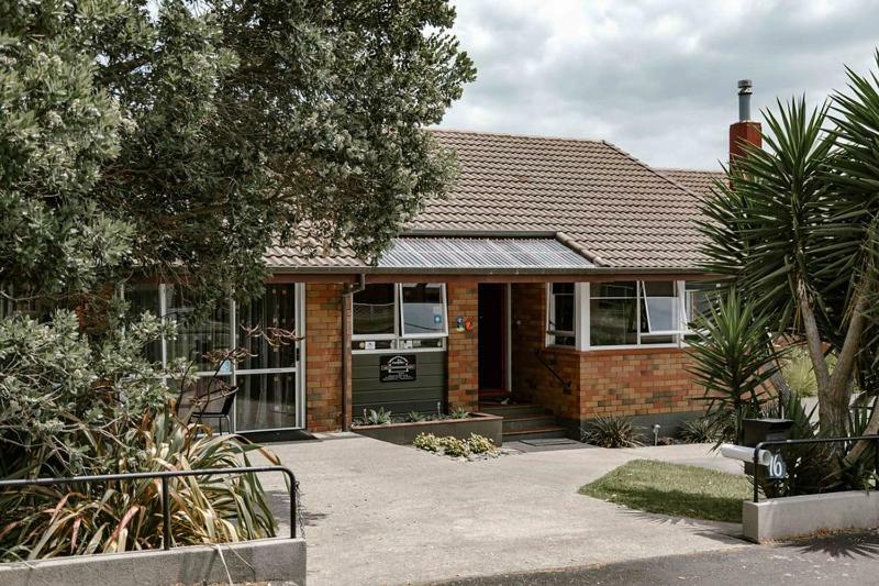 The Nunnery Hotel Te Aroha Exterior photo