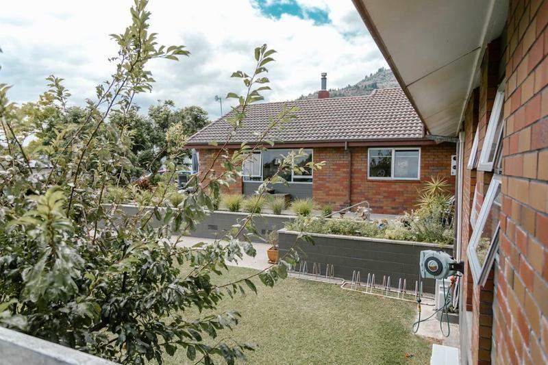 The Nunnery Hotel Te Aroha Exterior photo
