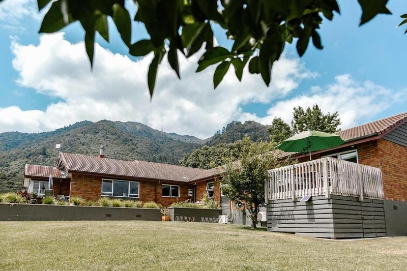 The Nunnery Hotel Te Aroha Exterior photo