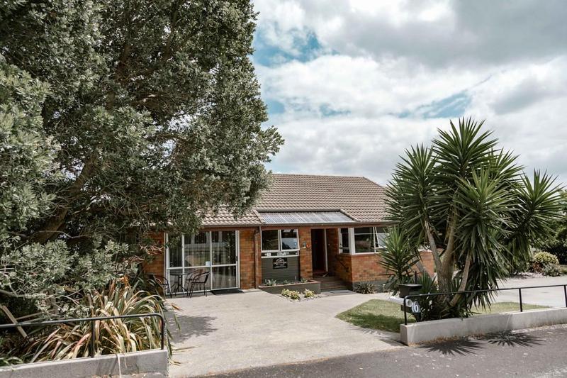 The Nunnery Hotel Te Aroha Exterior photo
